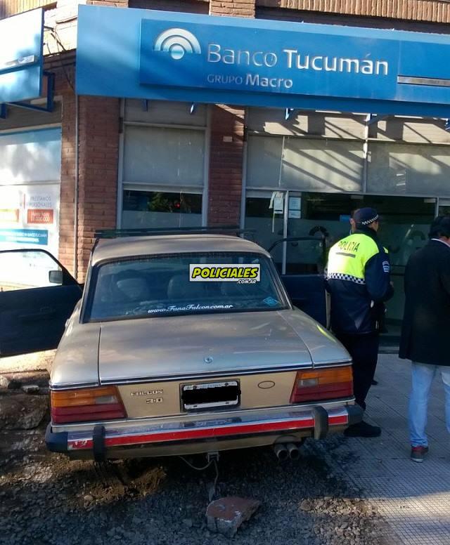 Falcon choca banco 1 Falcon choca banco 1