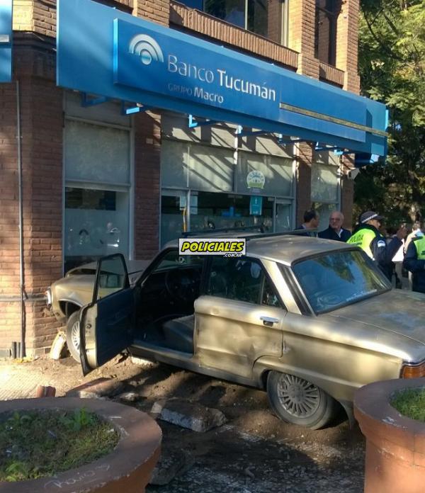 Falcon choca banco 3 Falcon choca banco 3