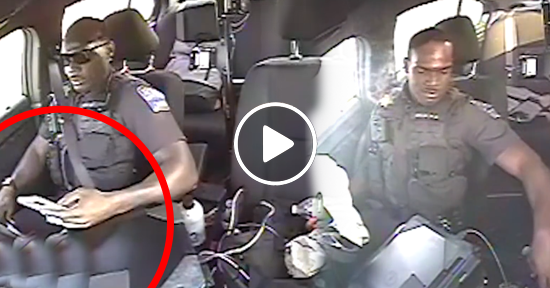 Policía Maneja con el celular