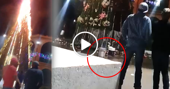 Incendio arbol navideño