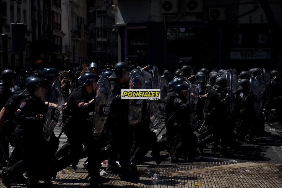 Congreso-represion-reforma-previsional-181217-29