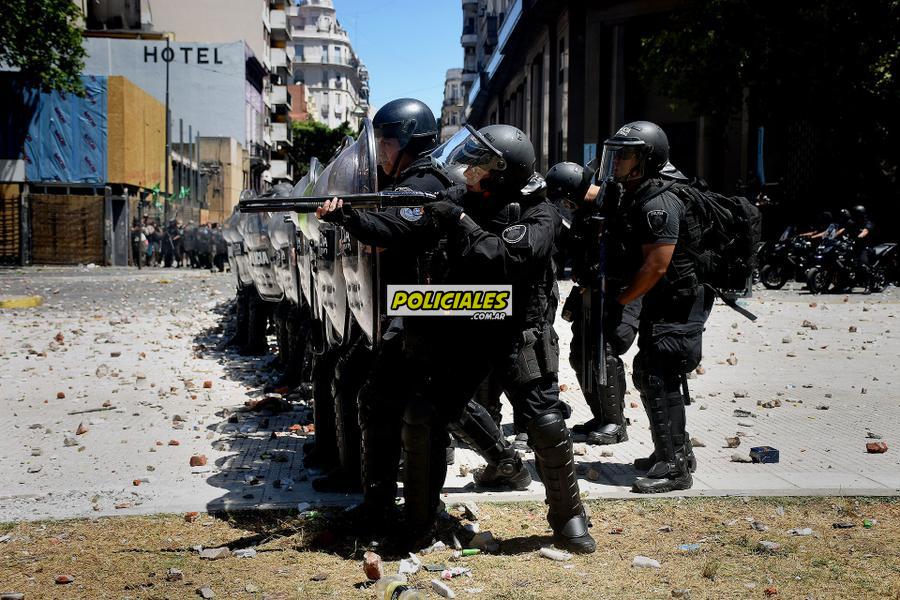 Congreso-represion-reforma-previsional-181217-6