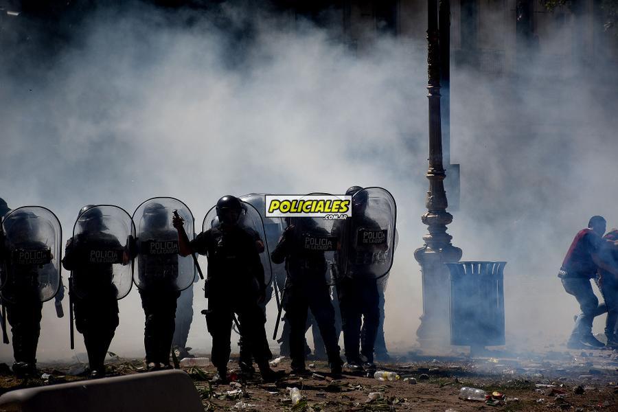 Congreso-represion-reforma-previsional-181217-12