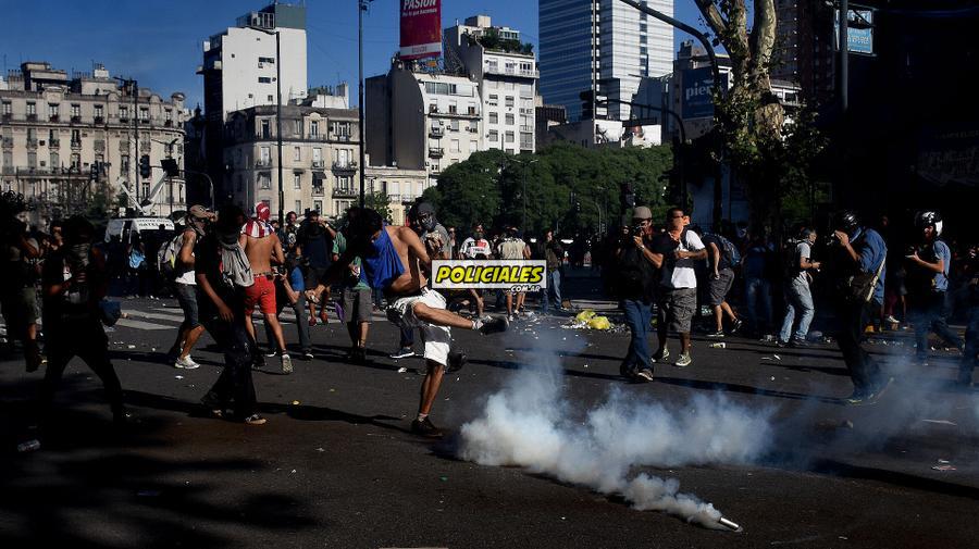 Congreso-represion-reforma-previsional-181217-49
