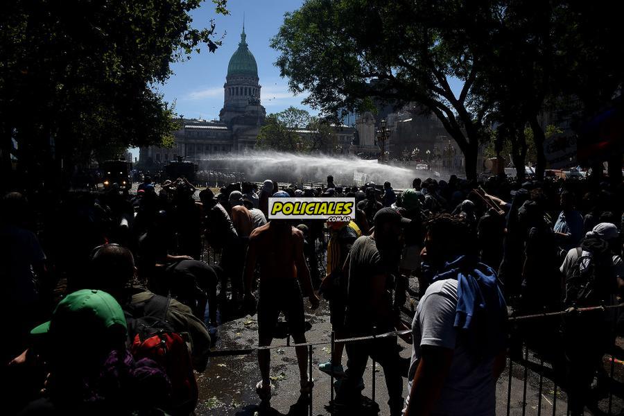Congreso-represion-reforma-previsional-181217-19