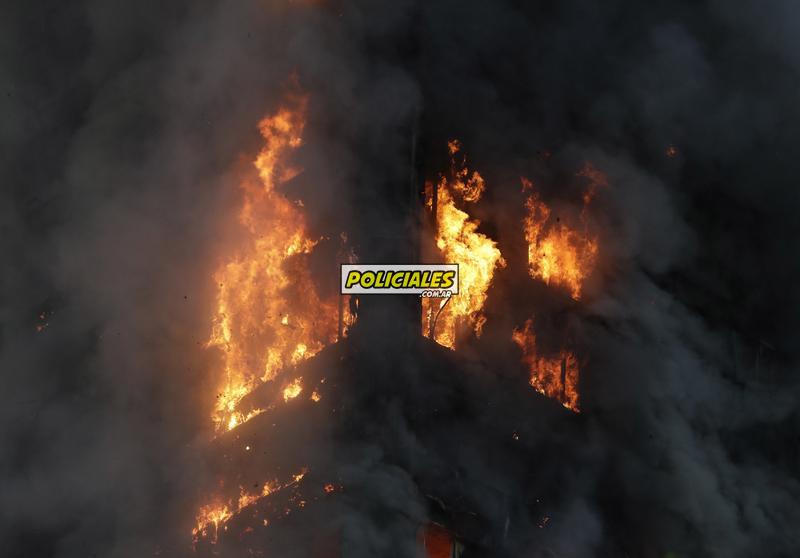 Britain-London-Fire_Cava-3