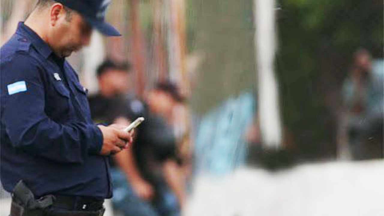 Sancionarán A Policías Que Utilicen Celulares Con Redes Sociales