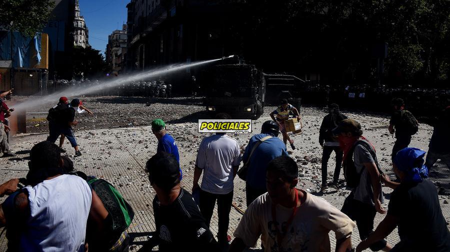 Congreso-represion-reforma-previsional-181217-10